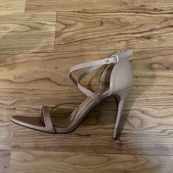 Size 6 Lulu’s Heels - Picture 2 of 4